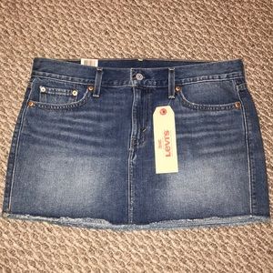 NWT Levi’s jean skirt
